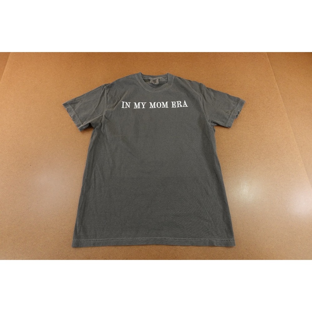 Comfort Colors Adult Medium Gray Im In My Mom Era Graphic Short Sleeve T-Shirt